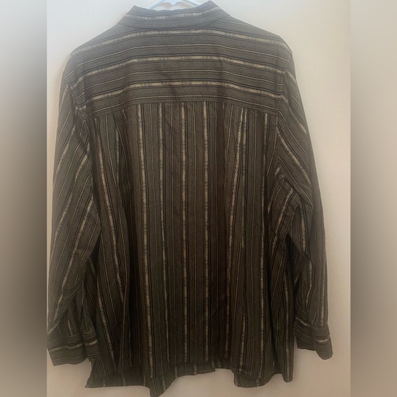 Liz & Me Blouse; in great condition; machine wash and dry - easy care. - Picture 4 of 4